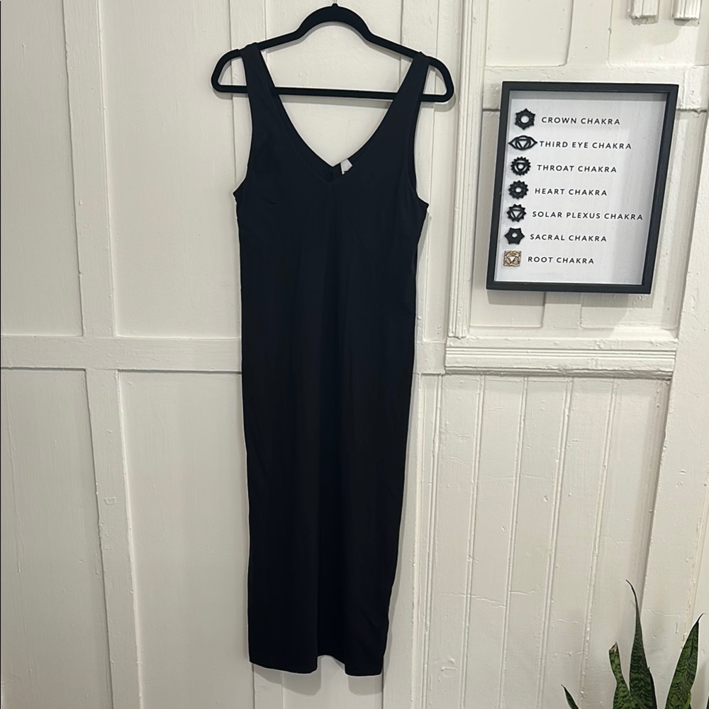Elegant Black Sleeveless Dress